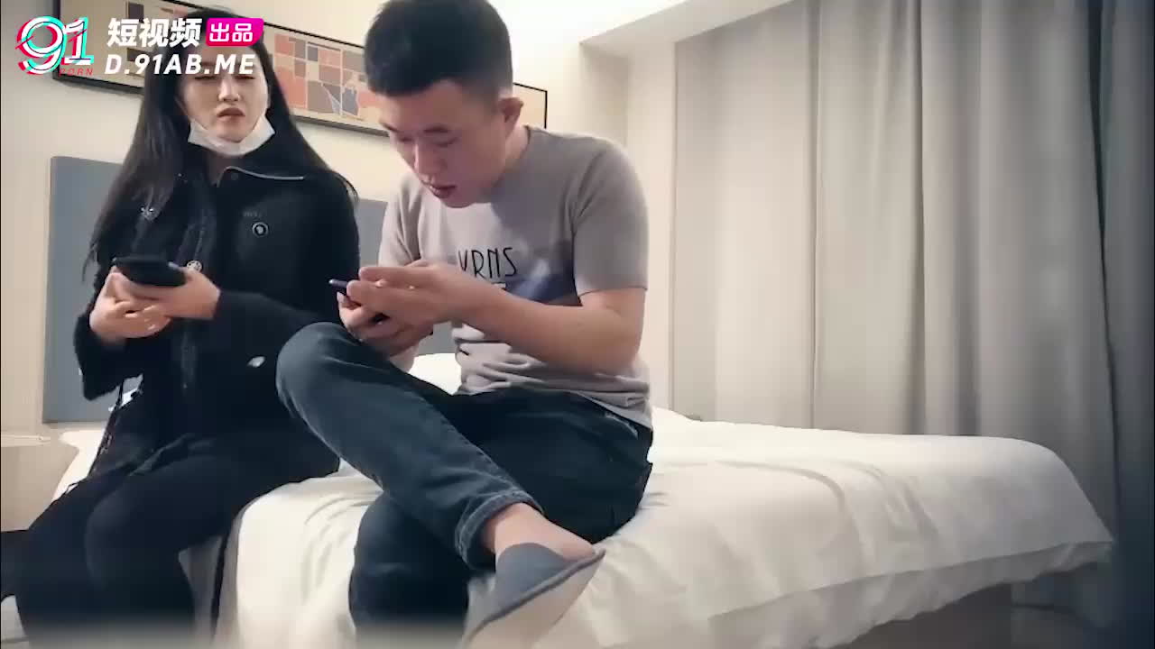 极品模特迷人美乳黑丝开裆暴力开操 的封面