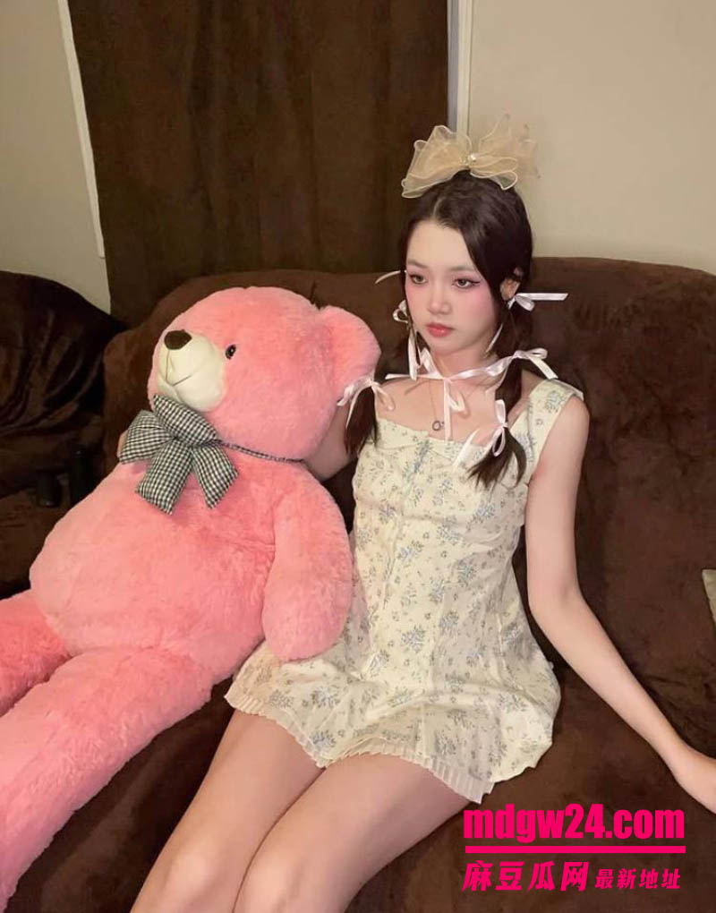 多伦多大学中国留学生 21岁长发大奶美女 妮妮与金主在酒店露脸自拍视频被泄露