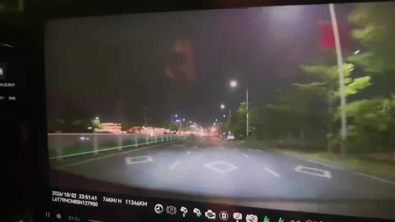 广东精神小伙 市区飙车酿惨剧 车祸现场视频曝光 车毁人亡网友嘲讽国庆投胎-黑料网