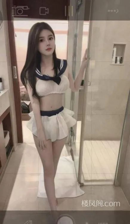 娇小玲珑肤白大胸妹子