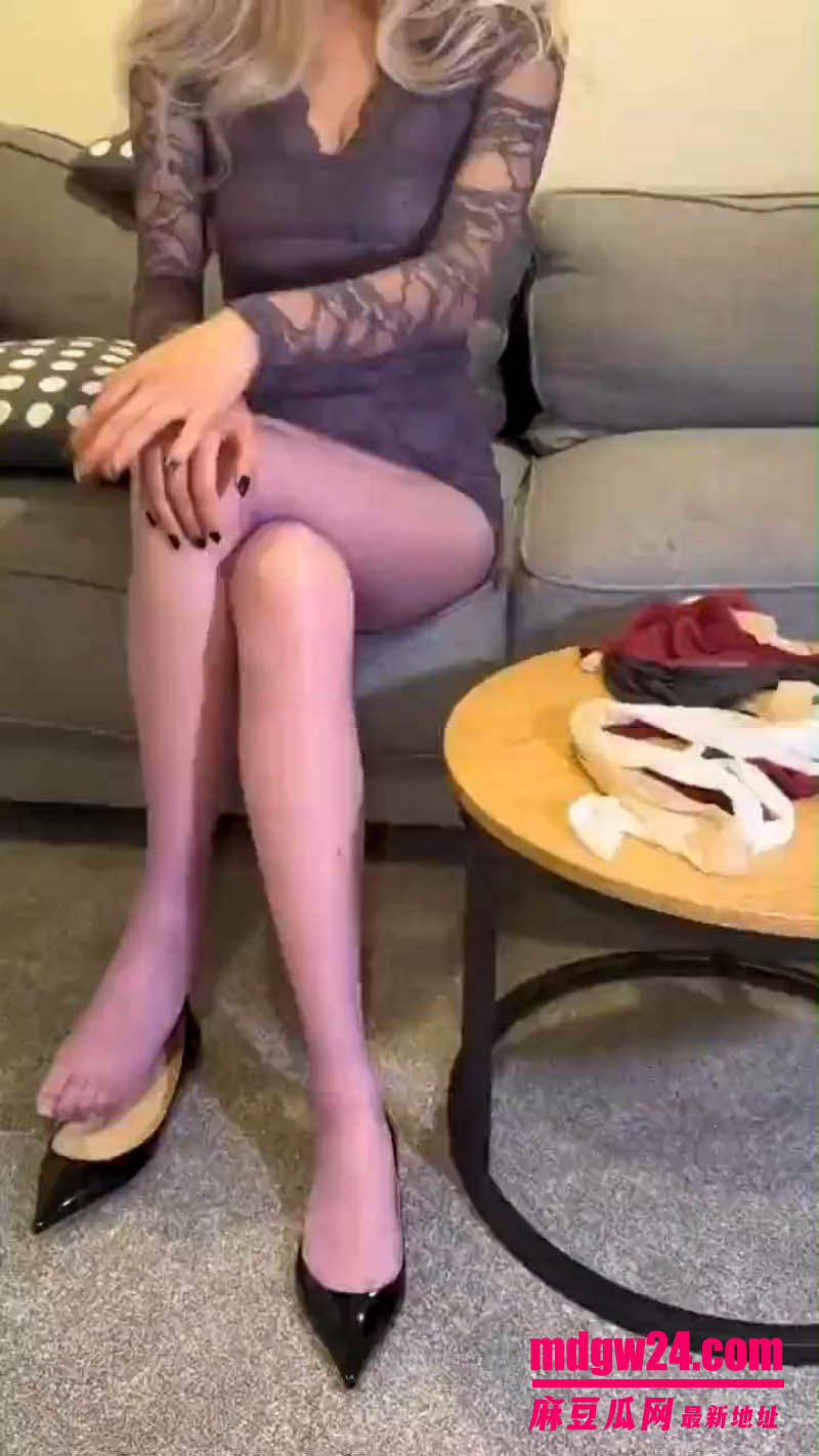 推特极品网黄猫猫碎冰冰 塞丝挑战宠粉特辑 性感大长腿女神足交骑乘