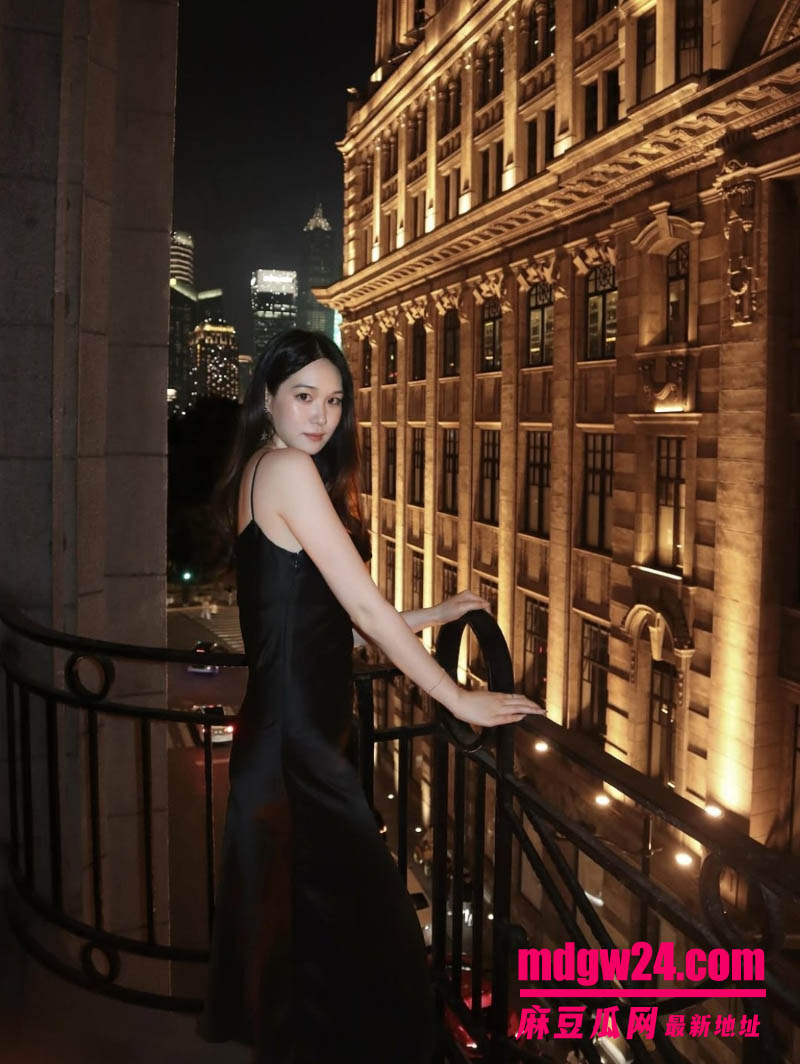 极品高颜值反差婊 28岁人事部经理希妍 为了升职加薪与公司的高管约炮