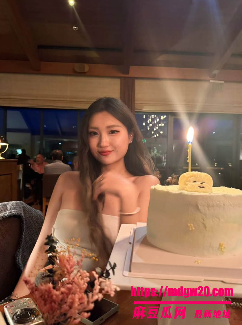 推特约炮大神独家曝光 约啪高颜值艺术系留学生Candice 在酒店各种体位把女主操到主动要求内射