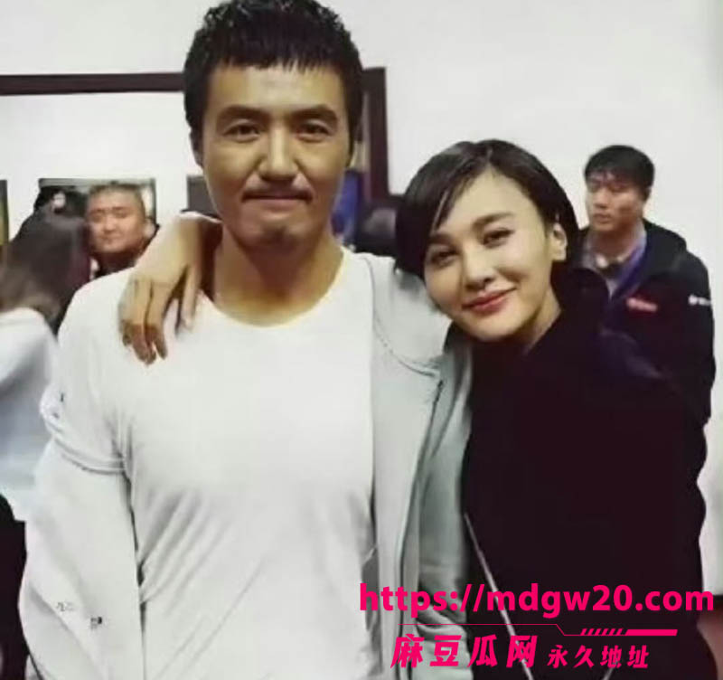 狗仔卓伟直播爆连环瓜 男歌手朴树五角恋 综艺期间出轨王子文 全网吃瓜眼花缭乱