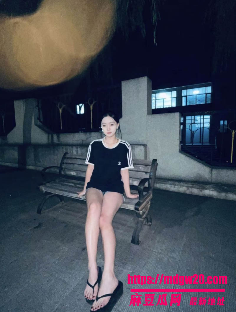 重庆反差眼镜婊苏嘉怡露脸自拍视频流出 宿舍淫荡自慰求操 酒店约炮金主性爱啪啪