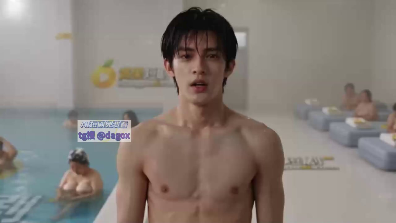 AI成人短剧 女澡堂里的搓澡工 第1集 澡堂男员工在女澡堂内游走诱惑熟女