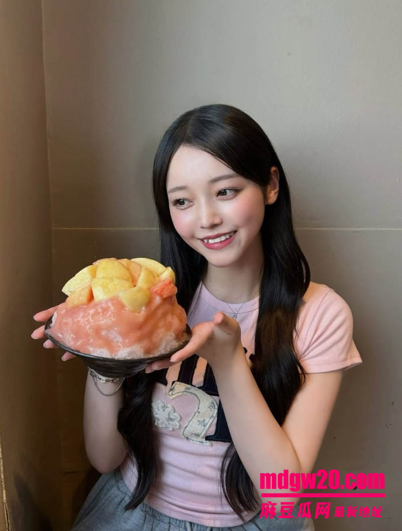 日本留学生秋田莉杏 与中国男友在酒店性爱自拍 双马尾被抓着后入打桩