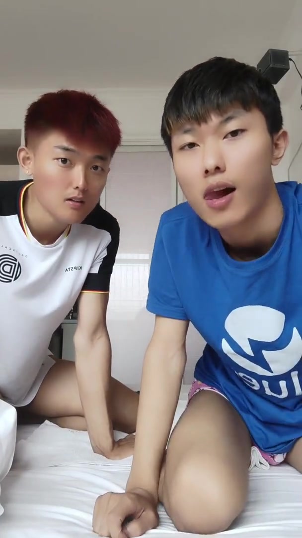 体育生与羞涩少年激情邂逅 无套后入互攻猛干 精液灌满外溢成人GAY实战