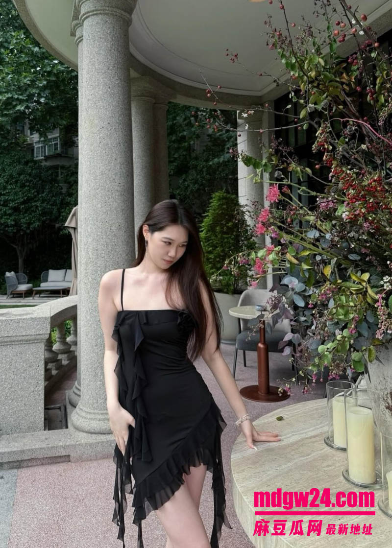 极品高颜值反差婊 28岁人事部经理希妍 为了升职加薪与公司的高管约炮