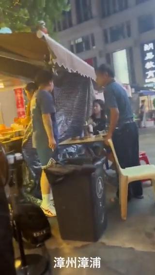 这老汉真勇猛直接上菜刀 的封面