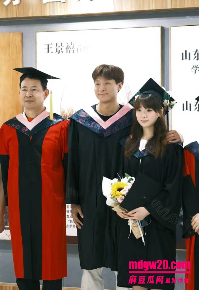 河南师范大学研一新生张萍 背叛山东金主男友被曝光私密视频 巨乳肥臀后入3p