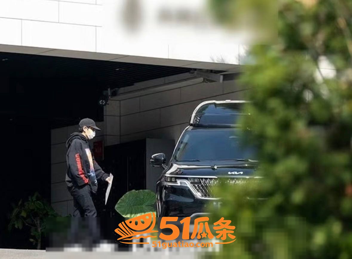 TOP崔胜铉 恋情实相关图片7
