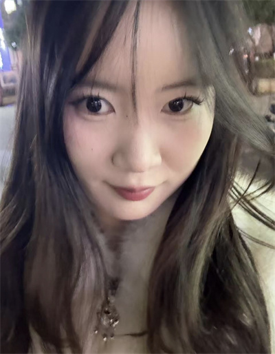 大学刚毕业表面看着清纯实则骚货一个需要的联系