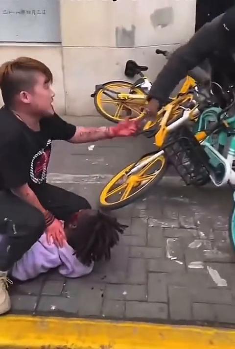 Áp phích cho 这是要“反黑”了？