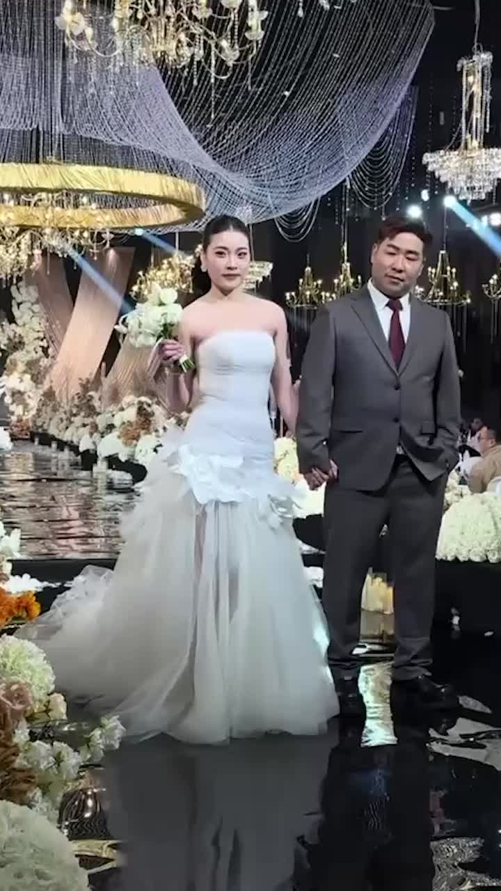 江苏泗阳网红音乐女教师 朱龙妍/朱朱老师 新婚半年出轨副校长 庄强兵 被当场抓奸 不雅视频全网曝光 -黑料网
