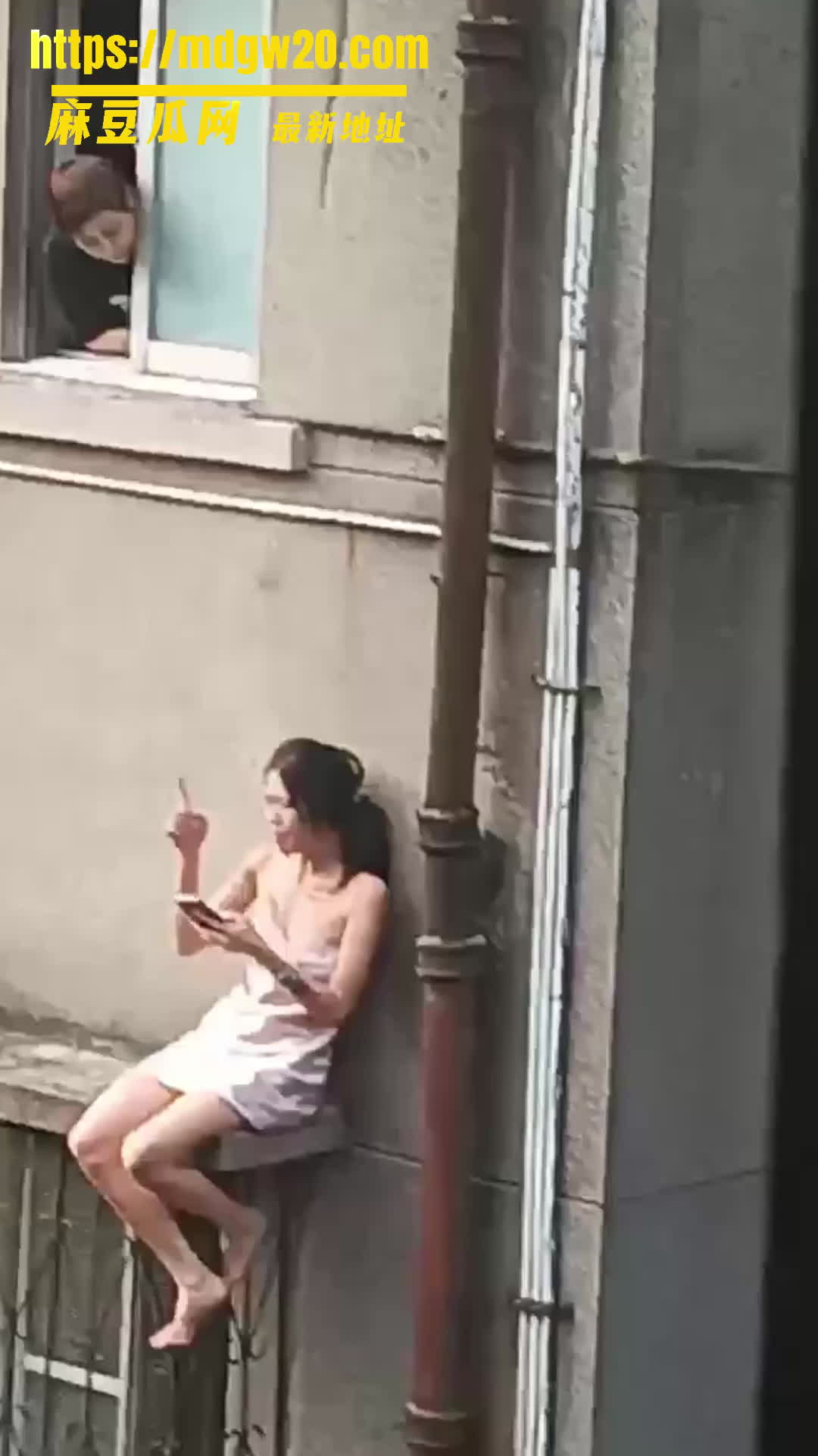 广东江门市新会区北园新村 男友应欠债让女友做鸡还债 女友情绪崩溃跳楼 | 麻豆瓜网｜麻豆传媒旗下的免费成人吃瓜黑料网