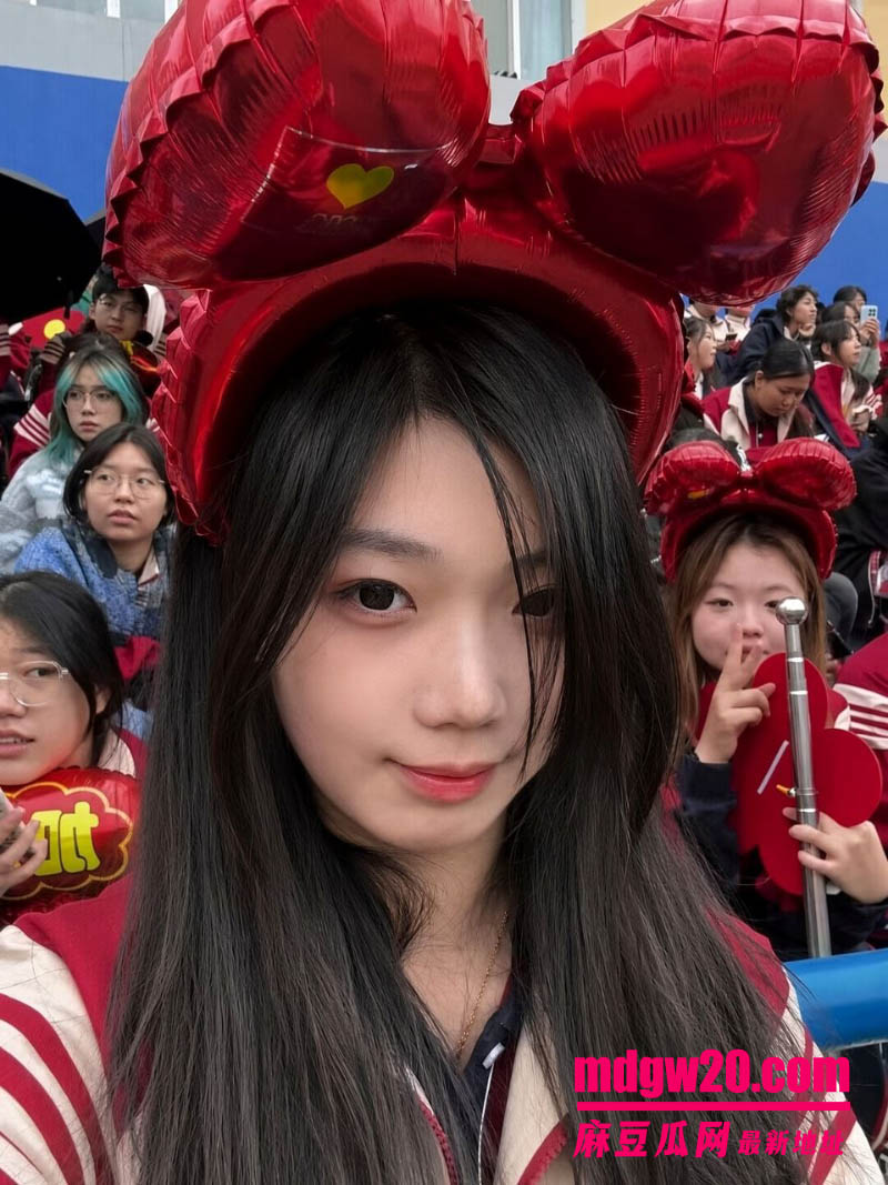 东北师范大学王涵小情侣露脸实拍 被按头深喉口交 黑丝在镜头下闪着光泽真实感拉满