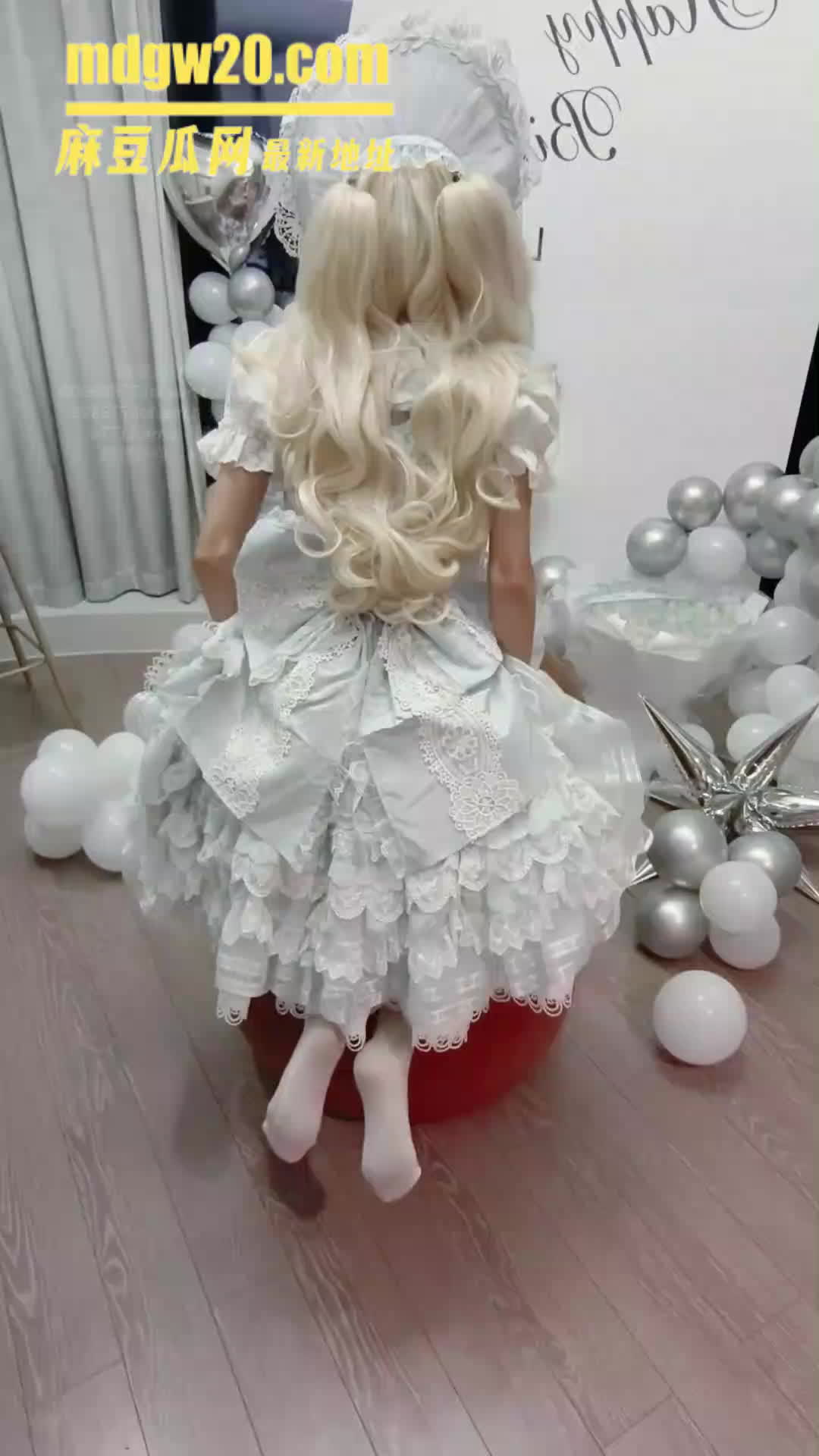 抖音极品萝莉 long灵 彻底翻车 洛丽塔18岁生日大瓜刷屏 私密视频在评论区暗号求购 | 麻豆瓜网｜麻豆传媒旗下的免费成人吃瓜黑料网