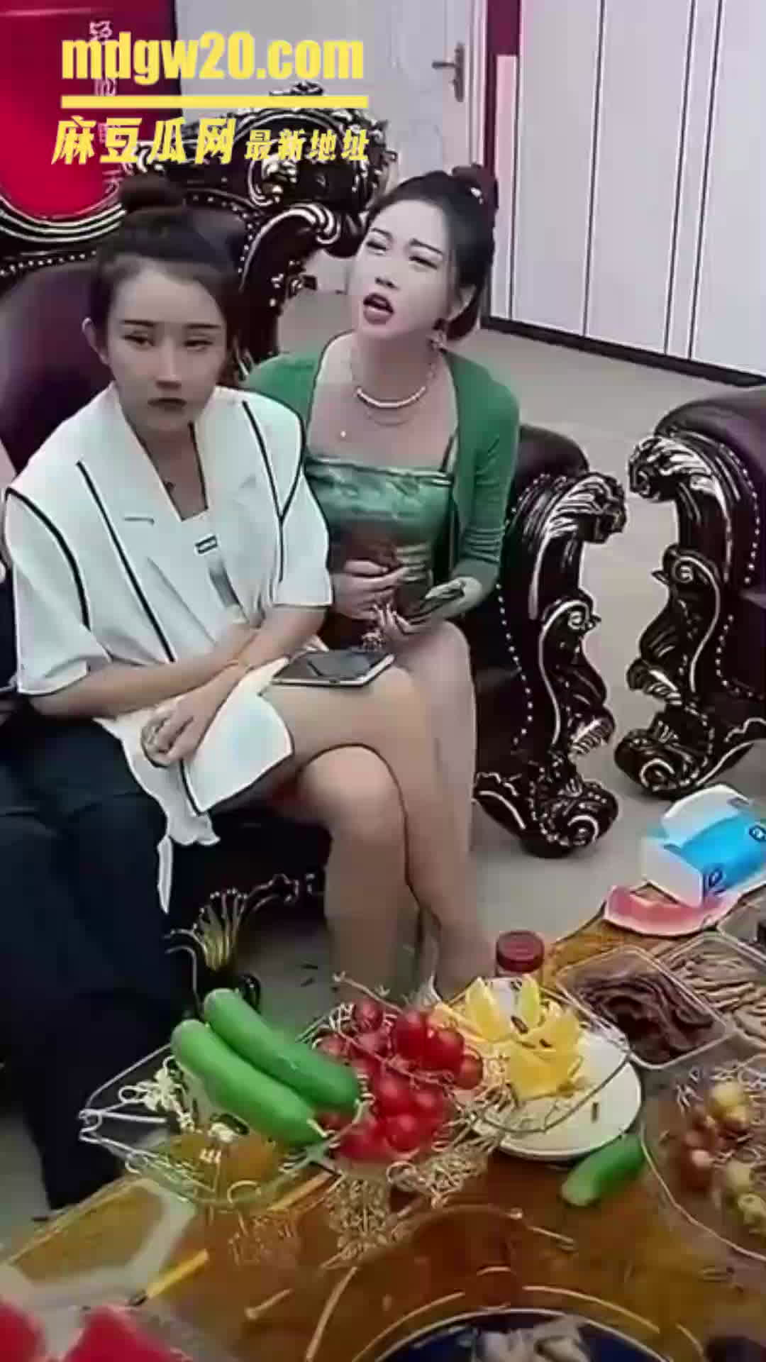 快手千万粉纯欲女神 彤彤就是桐桐 人设崩塌 被爆陪榜一生子换奔驰 最终成单亲妈妈 | 麻豆瓜网｜麻豆传媒旗下的免费成人吃瓜黑料网