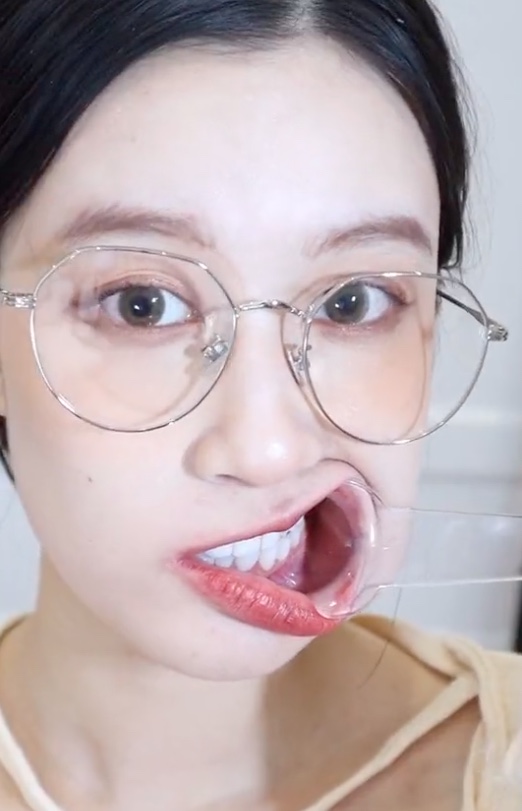 Poster para sa 这么漂亮的嘴想不想插？