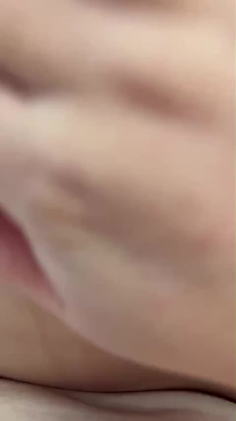 抖音热搜 河北工业职业技术大学大一新生装深情却多线陪玩 酒店被捉奸后宿舍楼下跪求复合全校围观
