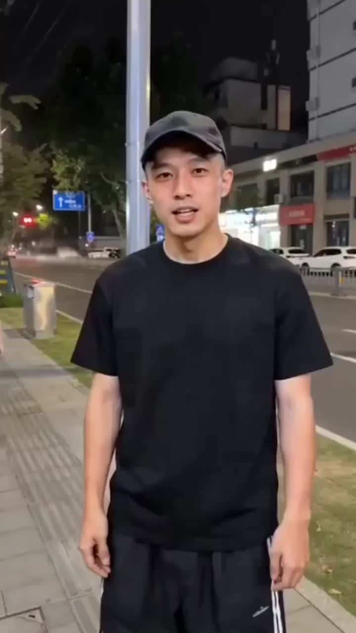AI成人短剧《妹妹的日常》第12集 制服妹妹被三男围攻调教 跪地爬行一副母狗骚样-黑料网