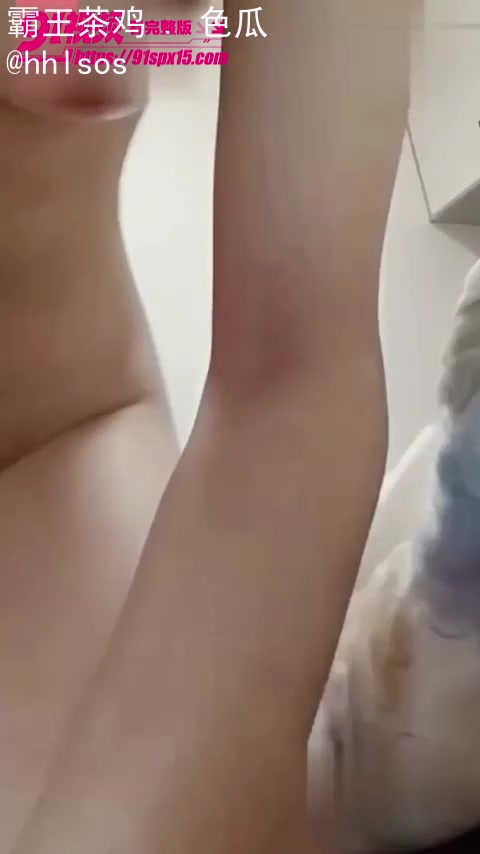 舞蹈系大三刘梓彤私拍曝光 巨乳翘臀全裸自慰 水晶假鸡巴猛插喷汁 白虎被自己玩开