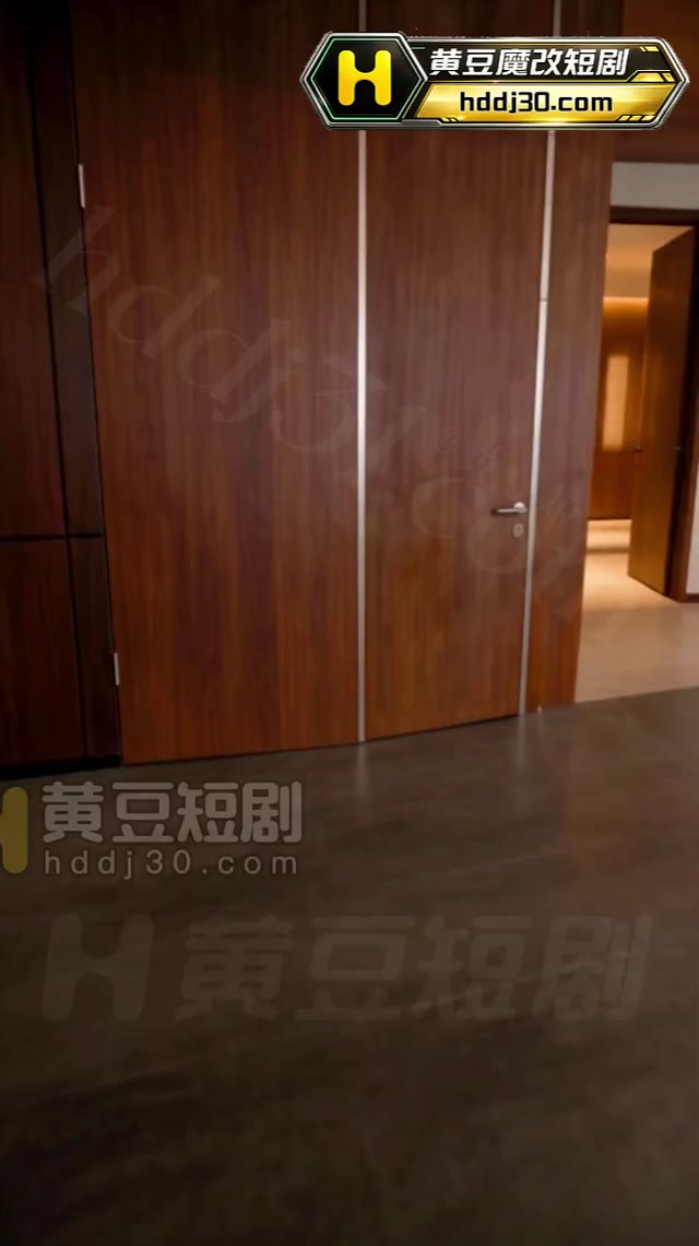 AI成人短剧 我在办公室被她们榨干 第8集 两位女同事午休时分于办公角落展开多人肉欲缠绵