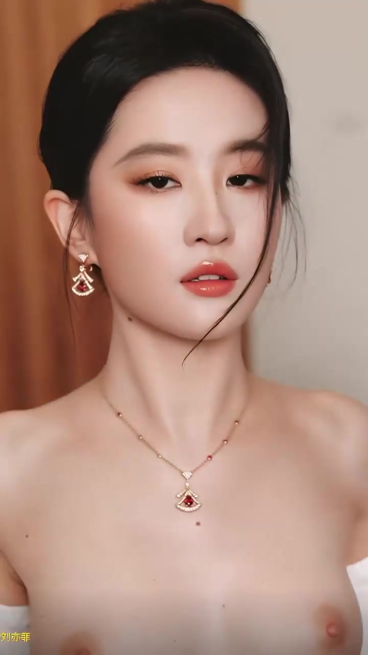 刘亦菲：东方不败人设被写成金主爸爸的玩物，从诱惑做到屈服