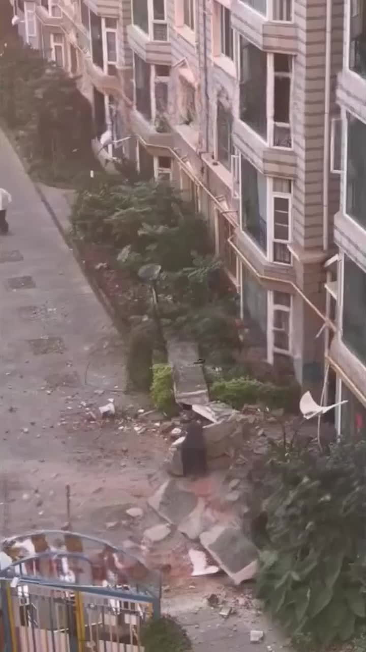 云南昆明盘龙区 境内发生4.3级地震 震源深度10公里 市区监控记录市民惊恐瞬间-黑料网