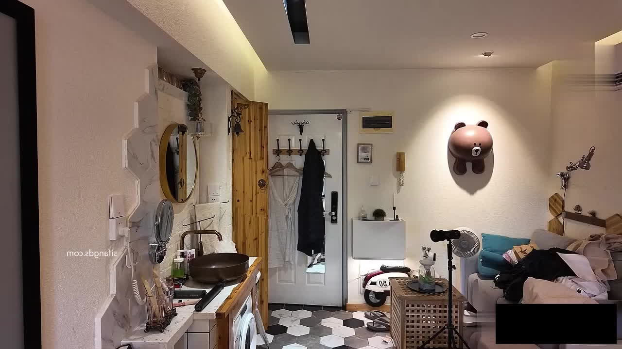 顶级性感反差尤物小野猫Kiki 穷人女神空姐黑丝自慰 被发现按床后入