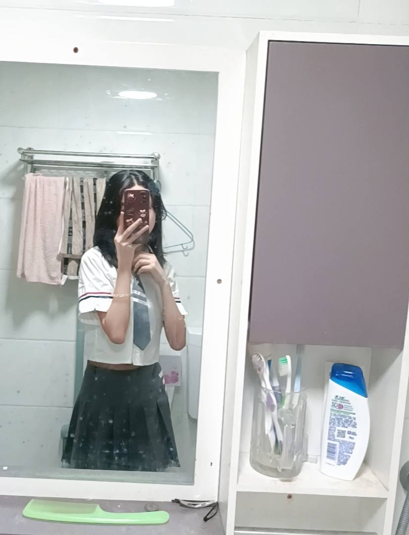 小萝莉自拍照，这才是处女穴