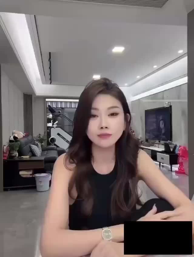 抖音63w粉丝网红李丹霞夫妇翻车 直播痛哭爆料丈夫阿圣长期出轨 事件在网络上持续发酵