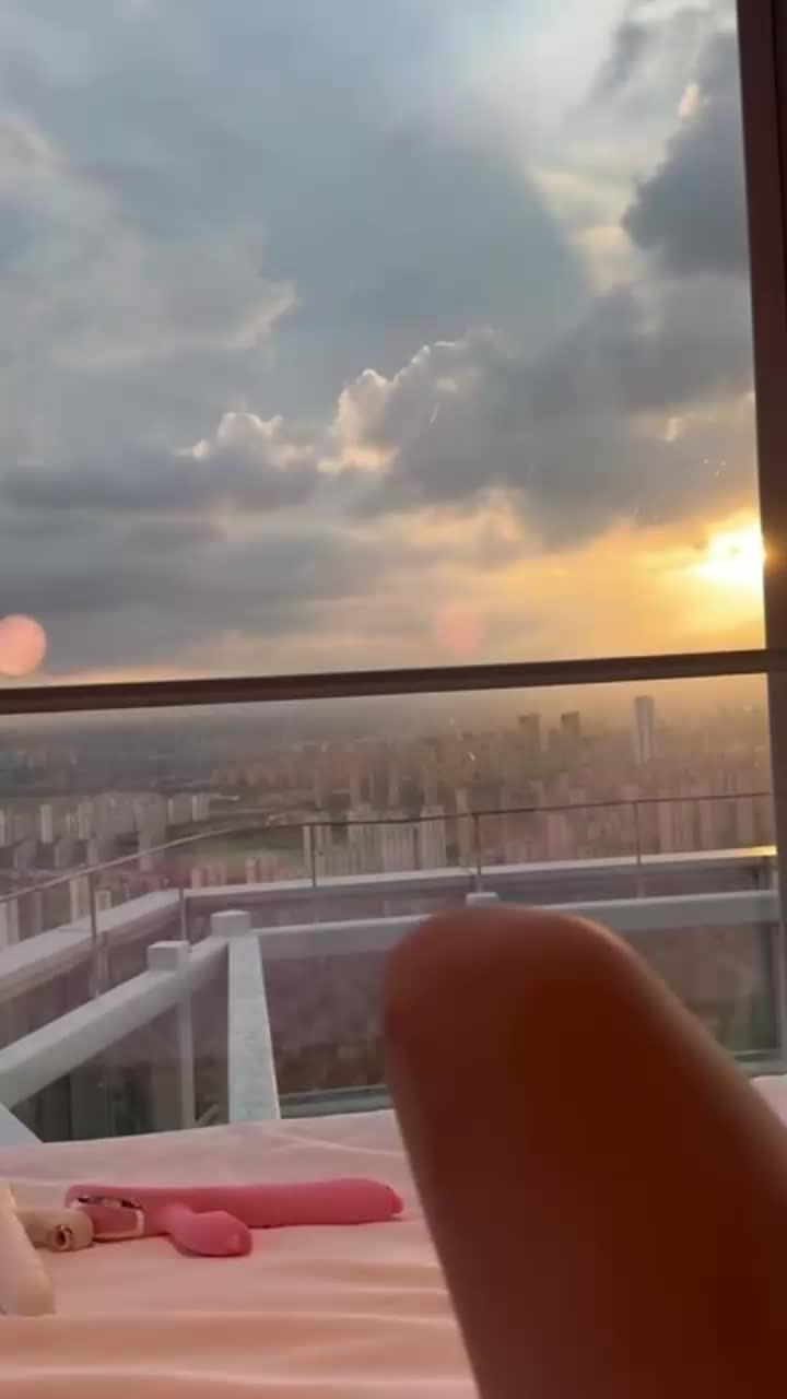抖音网红 妖艳后妈 极品少妇震动棒自慰诱惑 手扣舔穴无套后入-黑料网