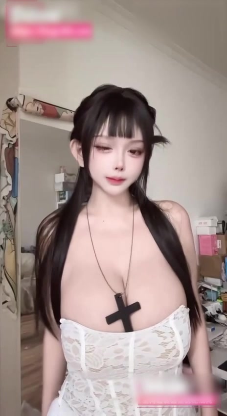 抖音88万粉喵喵球 夹子音叠巨乳擦边火了一整波 人设讨论比所谓流出更先炸