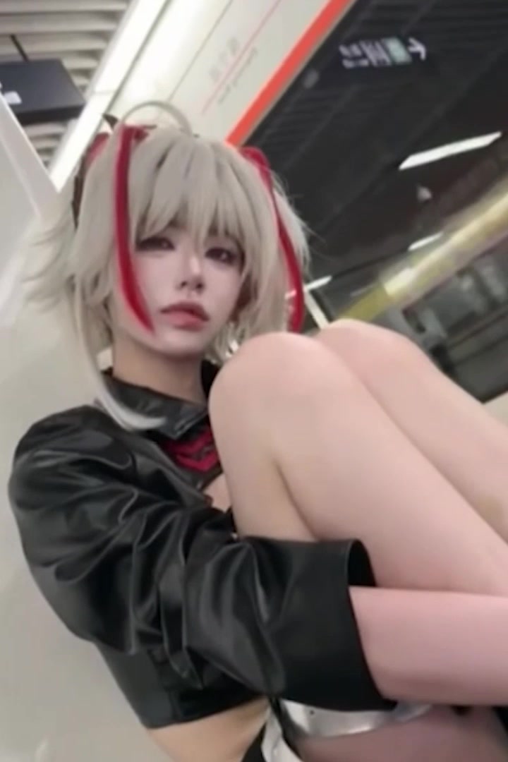 抖音400万粉丝高颜值Coser 藤原yuki 不雅聊天记录流出，三千元即可添加私人微信后续可约